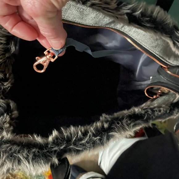 Modern Lux Collection Pet Tote - Picture 4 of 7